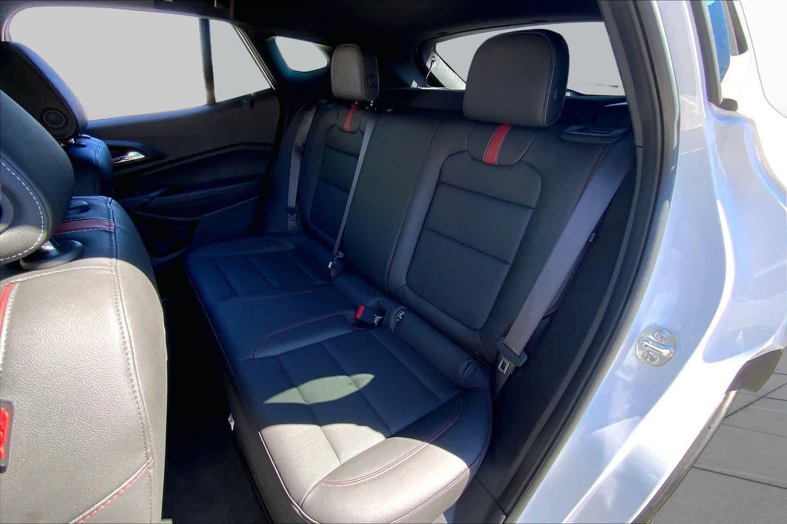 Used 2025 Chevrolet Trax RS w/ Sunroof Package FWD image 21