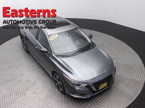 Used 2023 Nissan Sentra SR w/ SR Premium Package FWD image 3