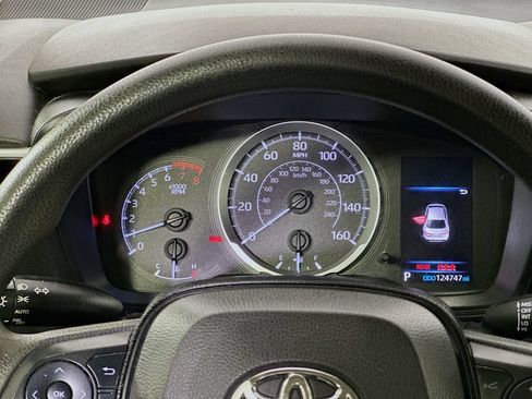 Used 2020 Toyota Corolla LE FWD image 12