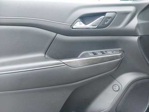 Used 2019 GMC Acadia SLT w/ LPO, Floor Liner Package image 12