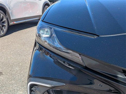 Used 2025 Toyota Camry SE image 8