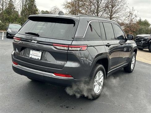Used 2024 Jeep Grand Cherokee Laredo X image 4