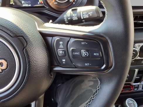 Used 2025 Jeep Wrangler Unlimited Rubicon AWD/4WD image 14