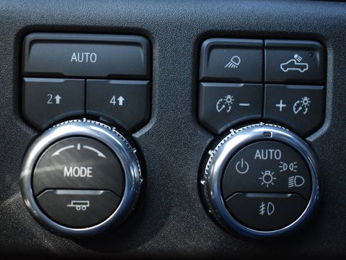 New 2026 GMC Sierra 1500 SLT w/ SLT Premium Package image 18