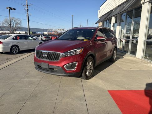 Used 2017 Kia Sorento LX image 5