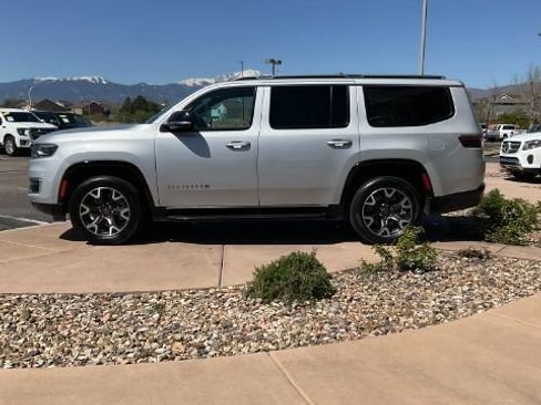 Used 2024 Jeep Wagoneer Series III AWD/4WD image 5