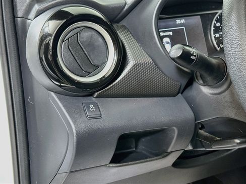 Used 2018 Nissan Kicks SV FWD image 10