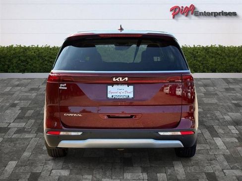 Used 2023 Kia Carnival EX w/ Paint Protection Package FWD image 9