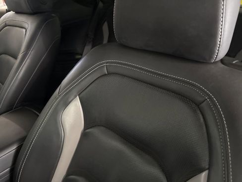 Used 2019 Chevrolet Camaro LT image 6