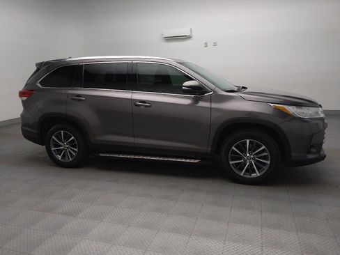 Used 2019 Toyota Highlander XLE image 11