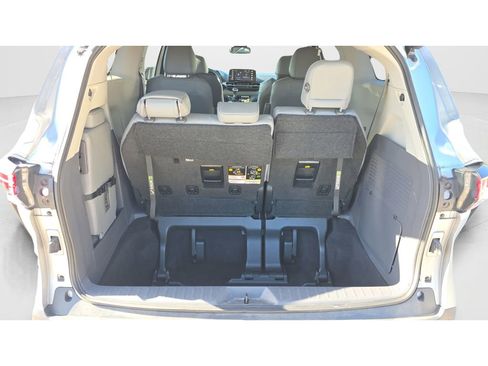 Used 2023 Toyota Sienna XLE image 12