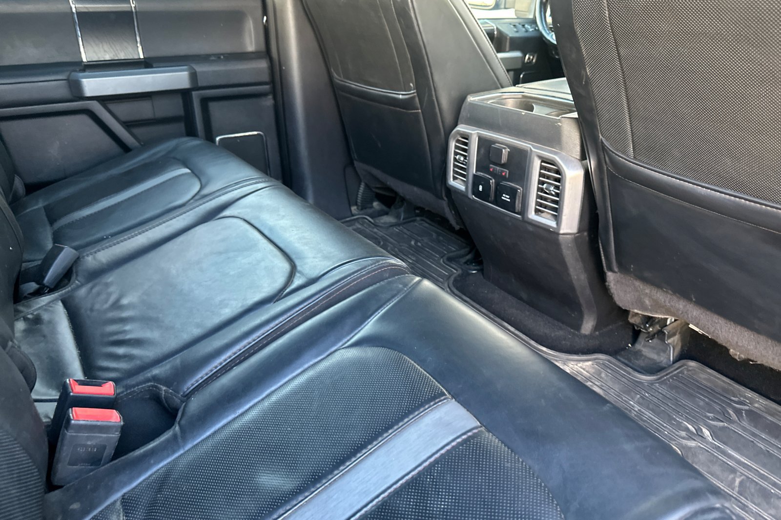 Used 2019 Ford F250 Platinum w/ Platinum Ultimate Package AWD/4WD image 17