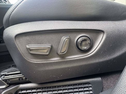Certified 2025 Toyota Sienna Platinum FWD image 17