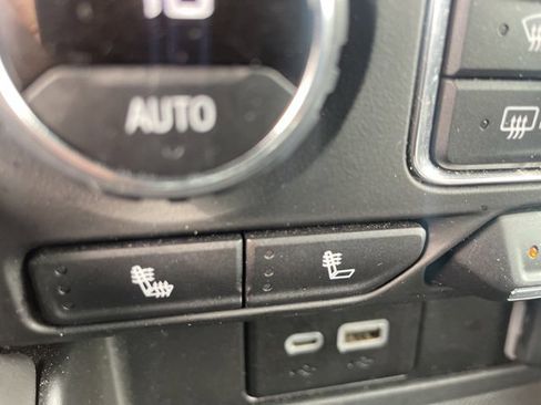 Certified 2024 Chevrolet Suburban LT image 14