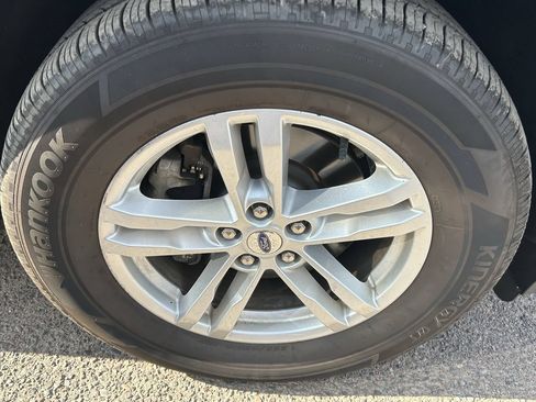 Used 2020 Ford Explorer XLT w/ Equipment Group 202A AWD/4WD image 9