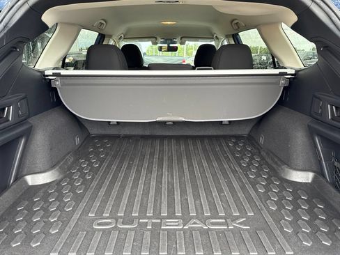 Used 2022 Subaru Outback Premium AWD/4WD image 17