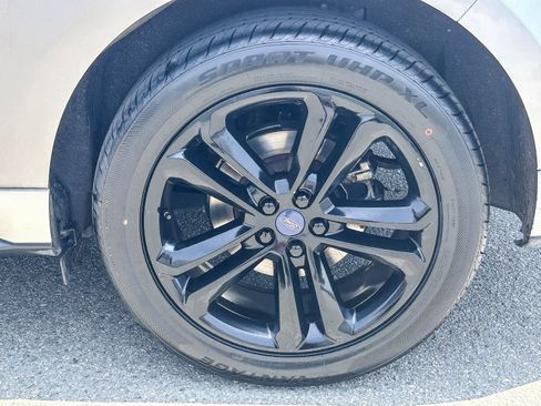Used 2015 Ford Edge Sport FWD image 11