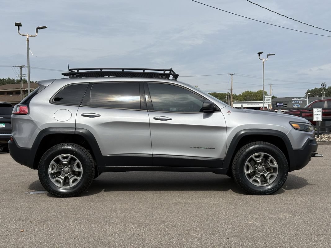 Used 2019 Jeep Cherokee Trailhawk AWD/4WD image 9