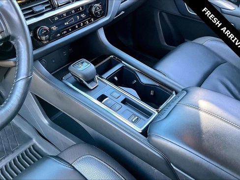 Used 2023 Nissan Pathfinder SL image 17