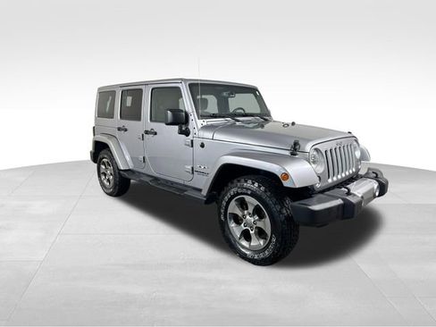 Used 2016 Jeep Wrangler Unlimited Sahara w/ Connectivity Group image 8