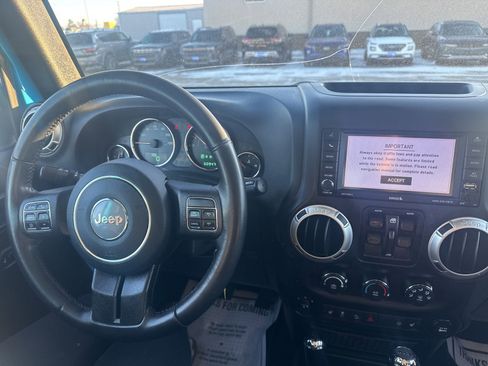 Used 2018 Jeep Wrangler Unlimited Rubicon w/ Cold Weather Group image 11