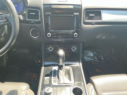 Used 2013 Volkswagen Touareg Sport AWD/4WD image 11