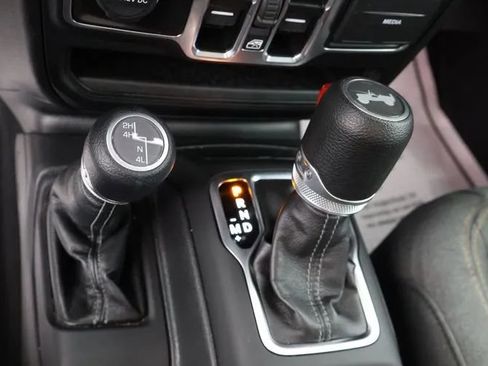 Used 2025 Jeep Wrangler Unlimited Sahara AWD/4WD image 29