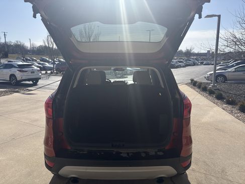 Used 2019 Ford Escape SEL image 29