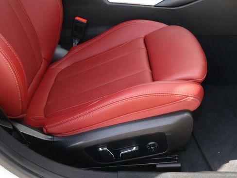 Used 2024 BMW 330i Sedan w/ Convenience Package RWD image 20