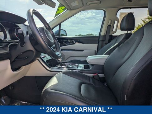 Used 2024 Kia Carnival EX FWD image 29
