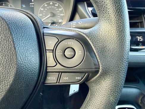 Used 2025 Toyota Corolla LE image 17