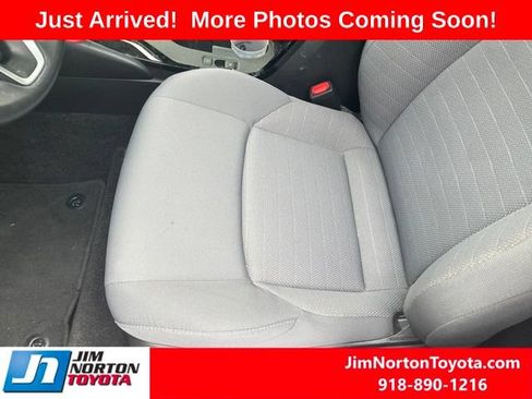 Used 2023 Toyota Corolla SE w/ SE Package FWD image 9