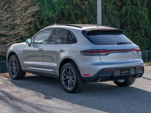 Certified 2025 Porsche Macan image 3