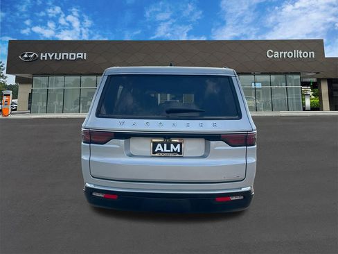 Used 2024 Jeep Wagoneer Series II w/ Flexible Seating Group RWD image 6