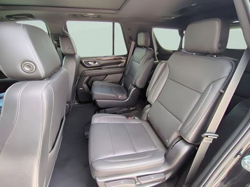 Used 2022 Chevrolet Tahoe LT w/ Luxury Package AWD/4WD image 18
