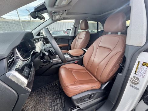 Used 2022 Audi Q8 Premium w/ Convenience Package image 4