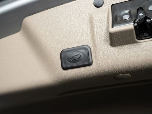 Used 2015 GMC Acadia Denali image 26