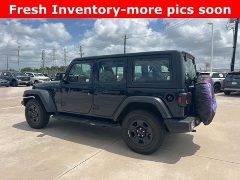 Used 2025 Jeep Wrangler Sport image 5