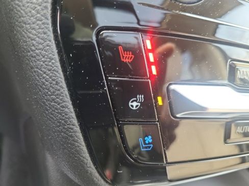 Used 2022 Ford Explorer Limited w/ Equipment Group 301A image 31