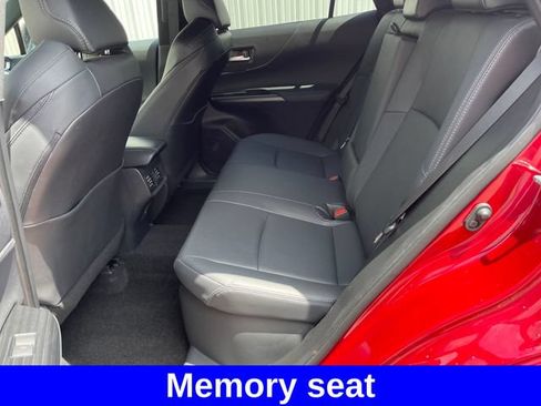 Used 2023 Toyota Venza XLE AWD/4WD image 17
