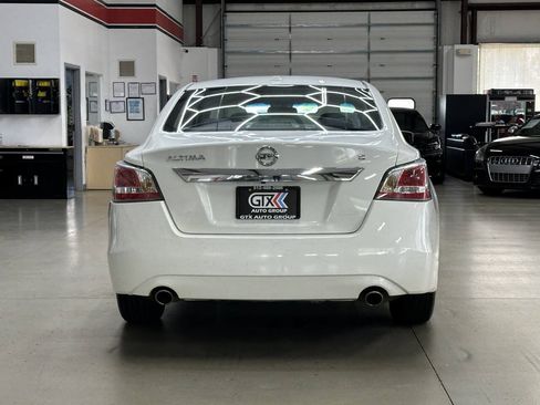 Used 2014 Nissan Altima 2.5 S w/ Display Audio Package FWD image 3