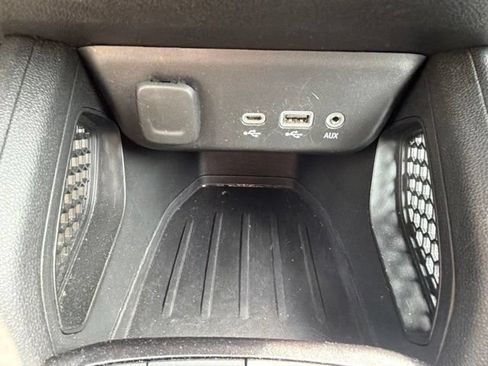 Used 2023 Chevrolet TrailBlazer LT FWD image 27