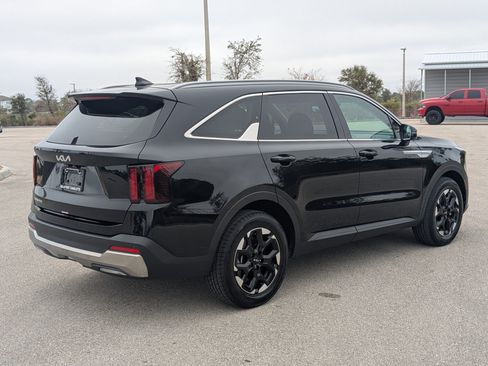 Certified 2025 Kia Sorento S image 5