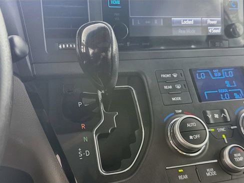 Used 2016 Toyota Sienna XLE Premium AWD/4WD image 12