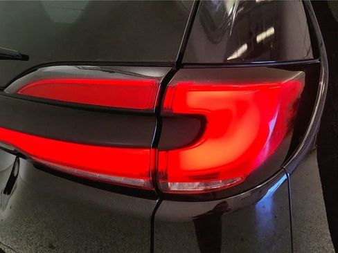 Used 2023 Chrysler Pacifica Touring-L FWD image 15