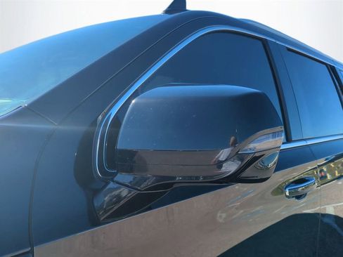 Used 2023 GMC Yukon XL Denali image 12