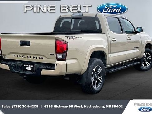 Used 2019 Toyota Tacoma TRD Sport w/ Technology Package image 11