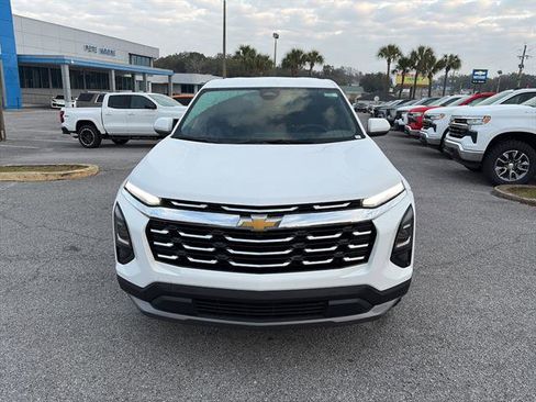 Used 2025 Chevrolet Equinox LT image 2