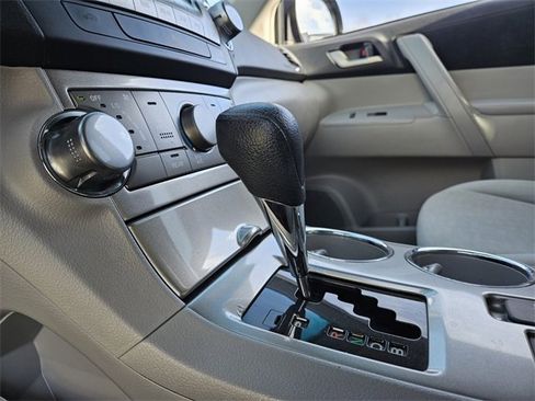 Used 2012 Toyota Highlander Base image 25