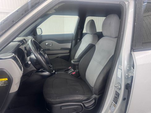 Used 2014 Kia Soul FWD image 9